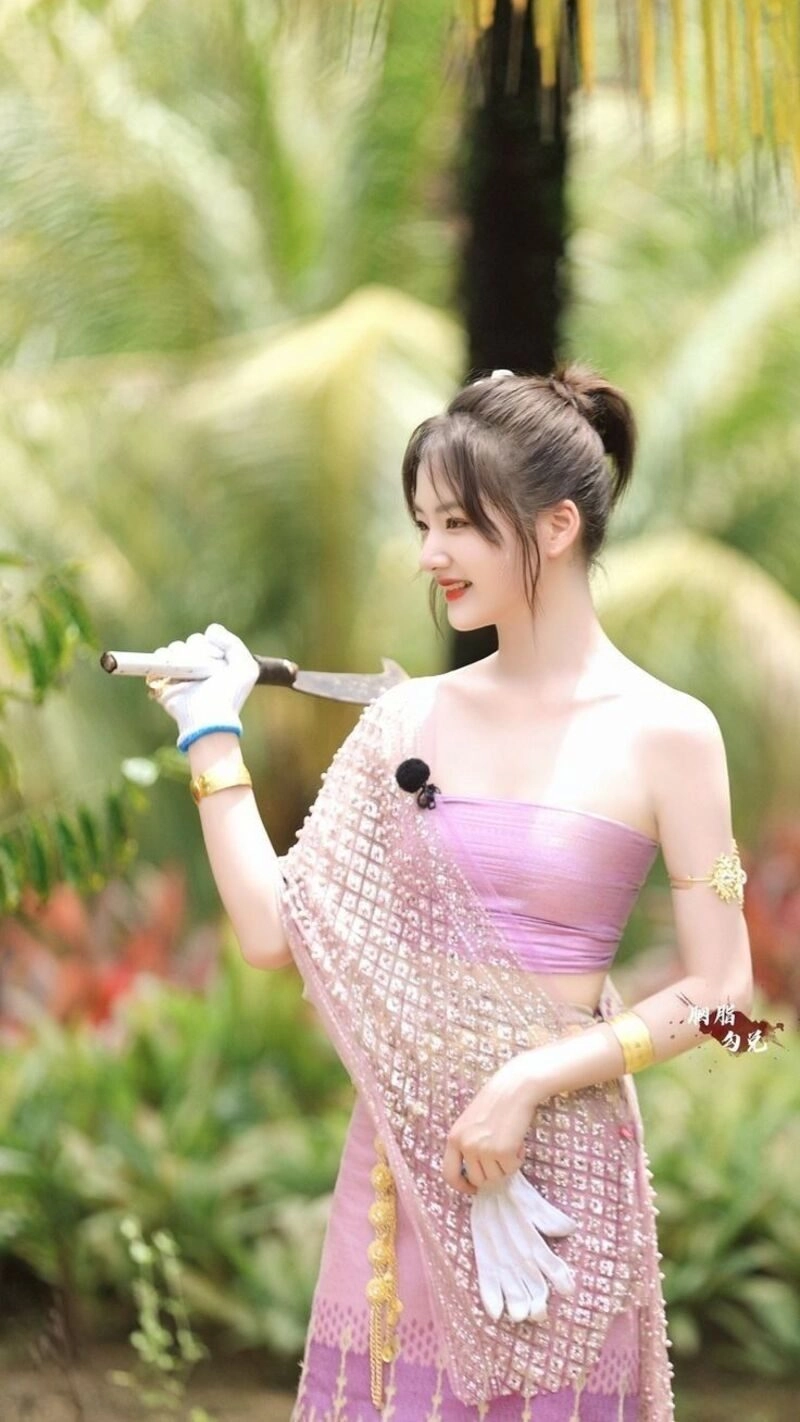 ảnh gái thái lan mặc trang phục truyền thống