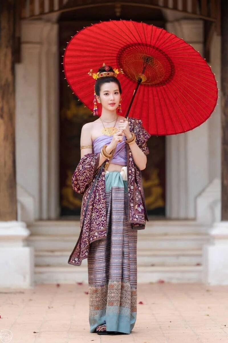 ảnh gái thái lan mặc trang phục truyền thống