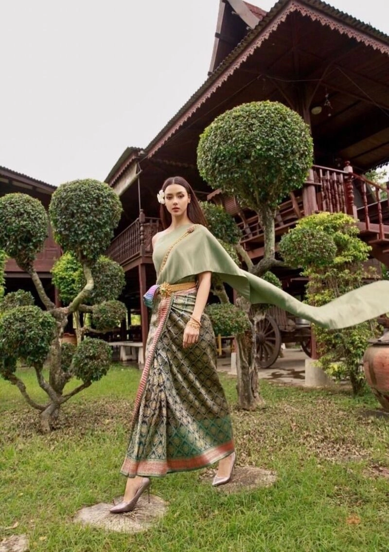 ảnh gái thái lan mặc trang phục truyền thống