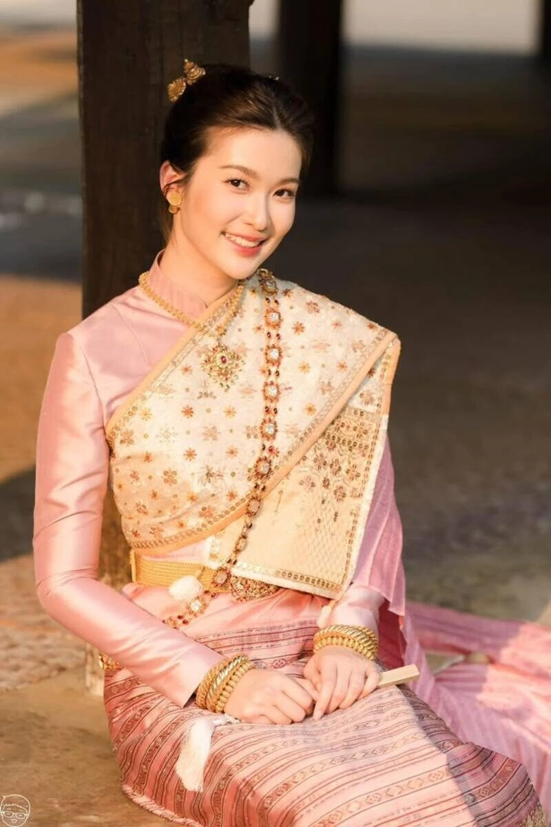 ảnh gái thái lan mặc trang phục truyền thống