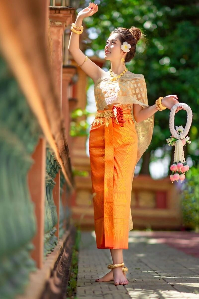 ảnh gái thái lan mặc trang phục truyền thống