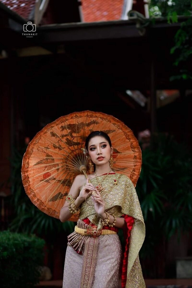 ảnh gái thái lan mặc trang phục truyền thống
