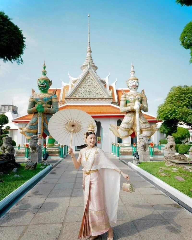 ảnh gái thái lan mặc trang phục truyền thống