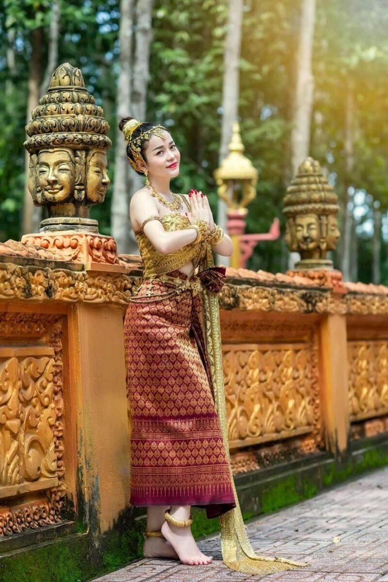 ảnh gái thái lan mặc trang phục truyền thống