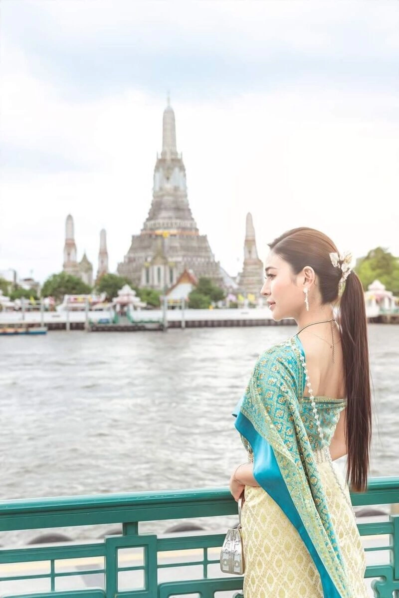 ảnh gái thái lan mặc trang phục truyền thống