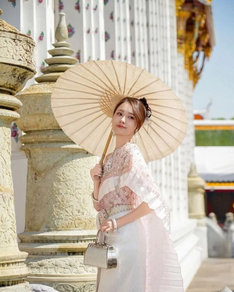 ảnh gái thái lan mặc trang phục truyền thống