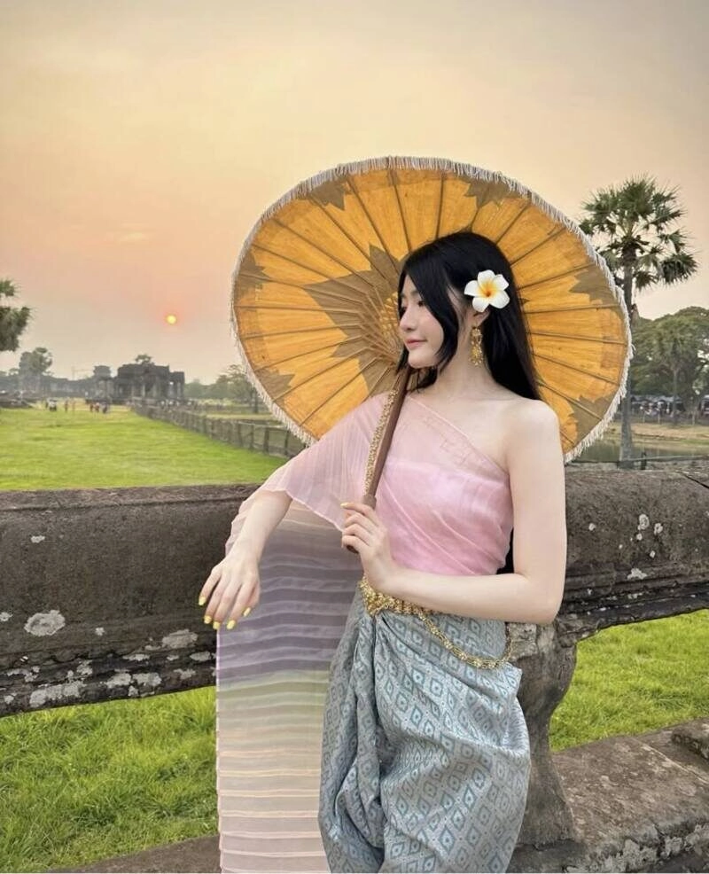 ảnh gái thái lan mặc trang phục truyền thống