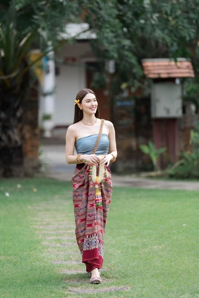 ảnh gái thái lan mặc trang phục truyền thống