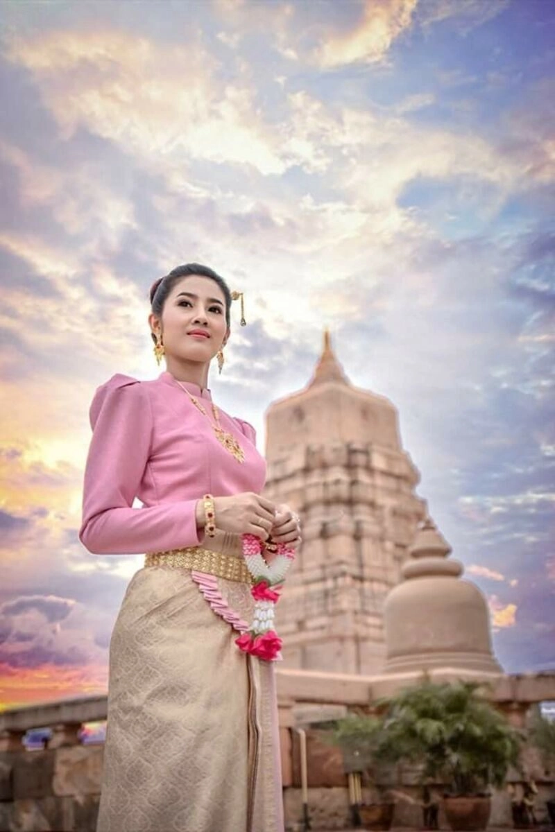 ảnh gái thái lan mặc trang phục truyền thống