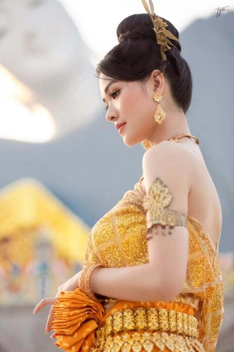 ảnh gái thái lan mặc trang phục truyền thống