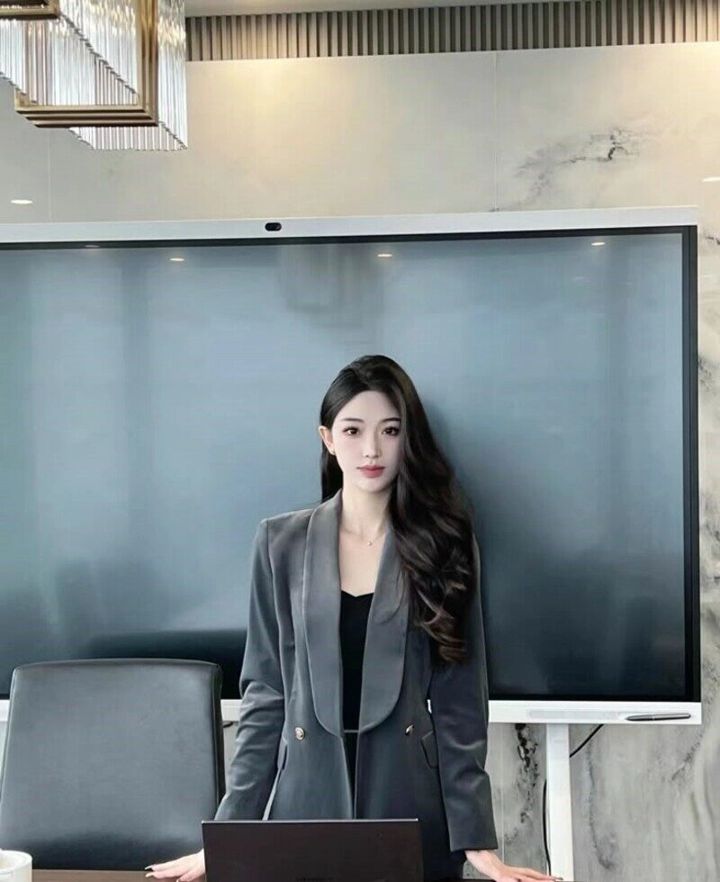 ảnh gái văn phòng làm việc