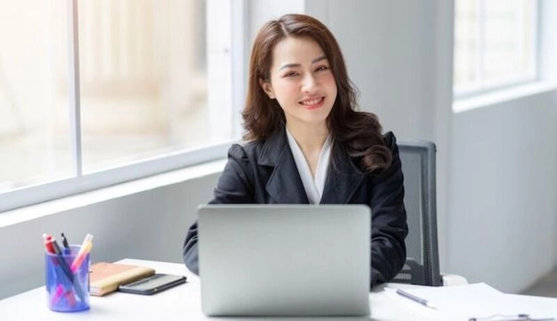 ảnh gái văn phòng làm việc