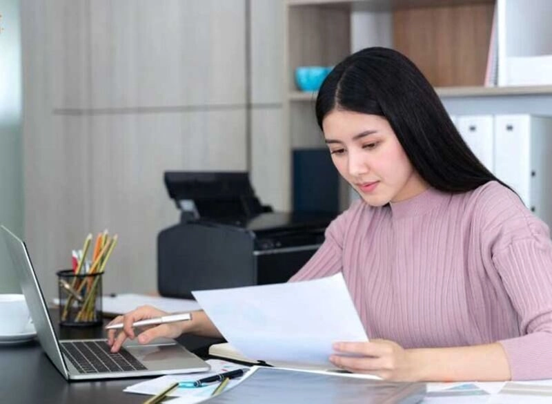 ảnh gái văn phòng làm việc