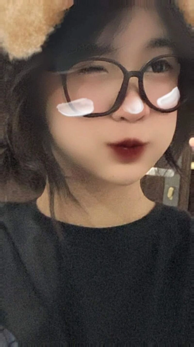 ảnh gái xinh chu mỏ