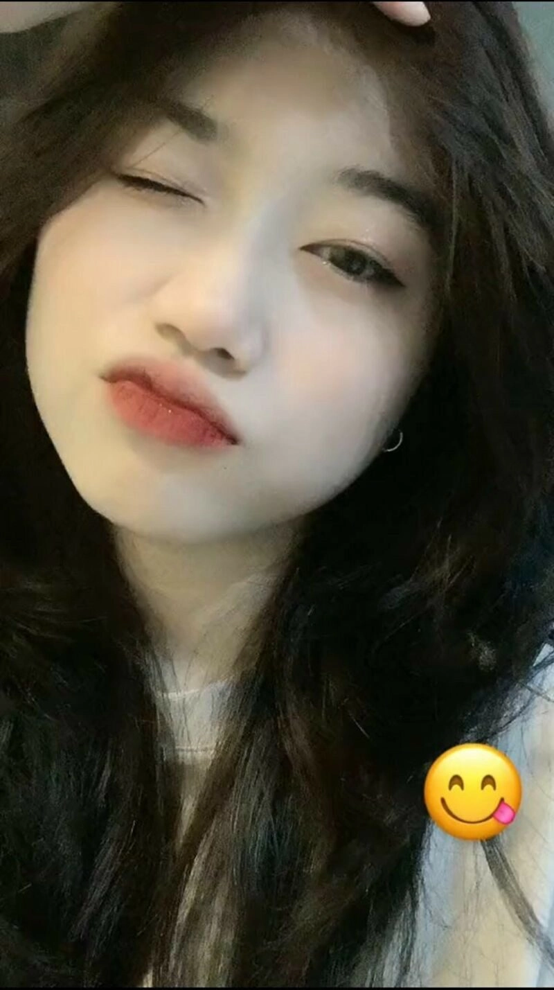 ảnh gái xinh chu mỏ