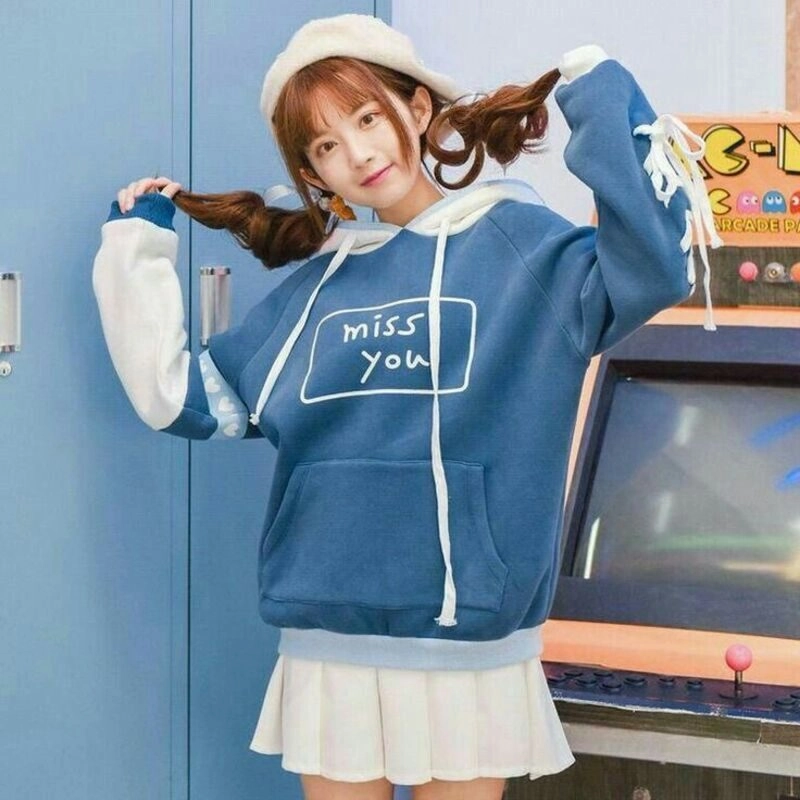 ảnh gái xinh mặc áo hoodie