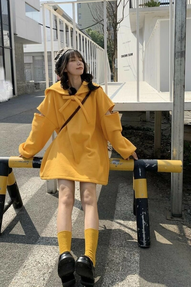 ảnh gái xinh mặc áo hoodie