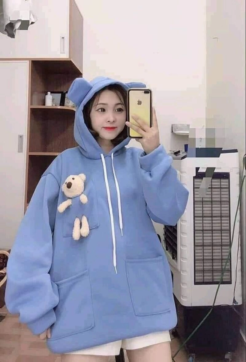 ảnh gái xinh mặc áo hoodie