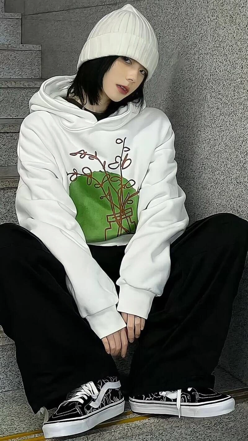 ảnh gái xinh mặc áo hoodie