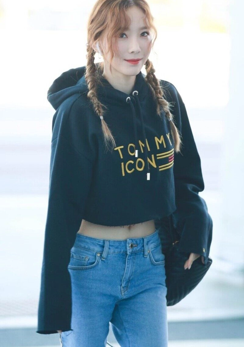 ảnh gái xinh mặc áo hoodie