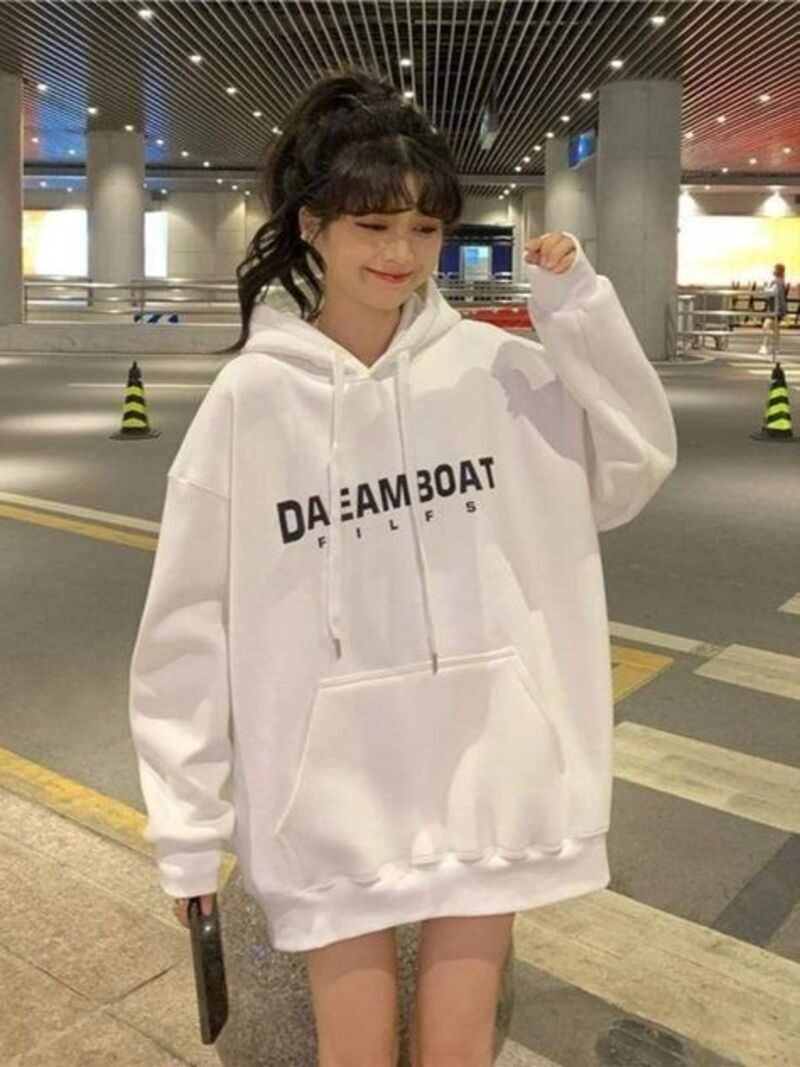 ảnh gái xinh mặc áo hoodie