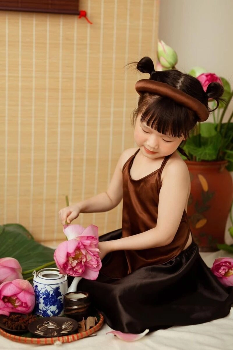 chụp ảnh sen cho bé gái