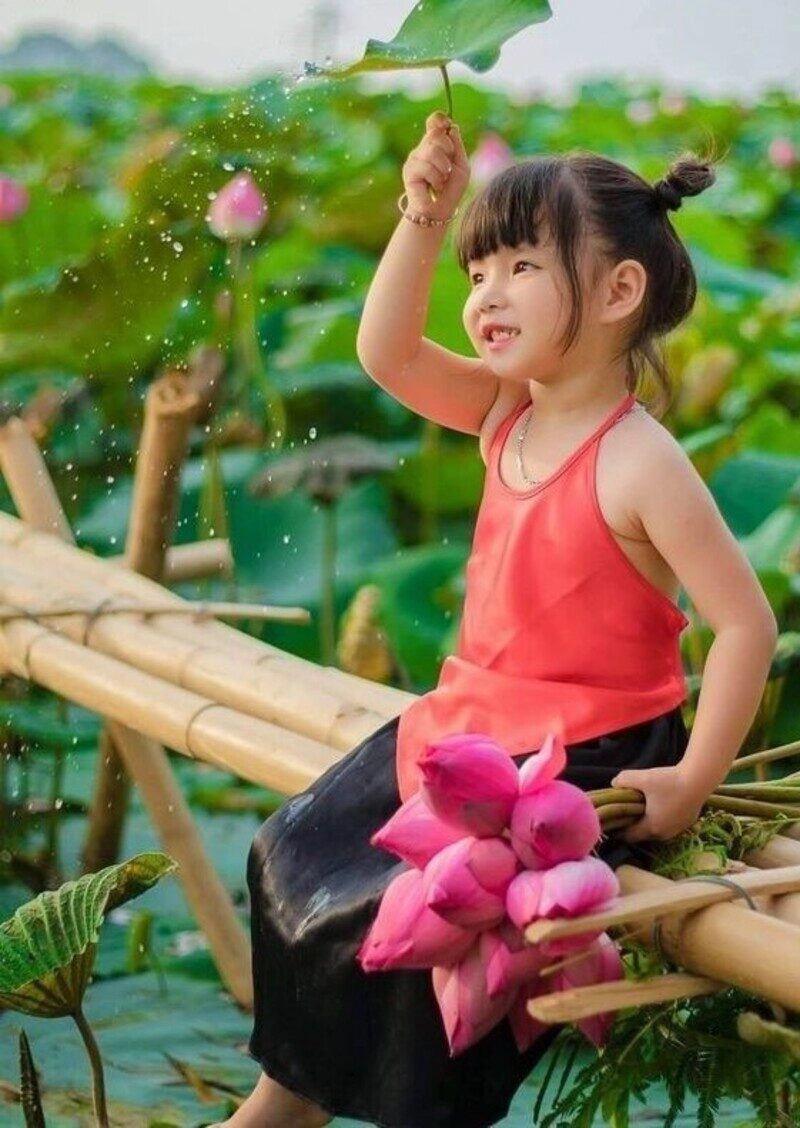 chụp ảnh sen cho bé gái