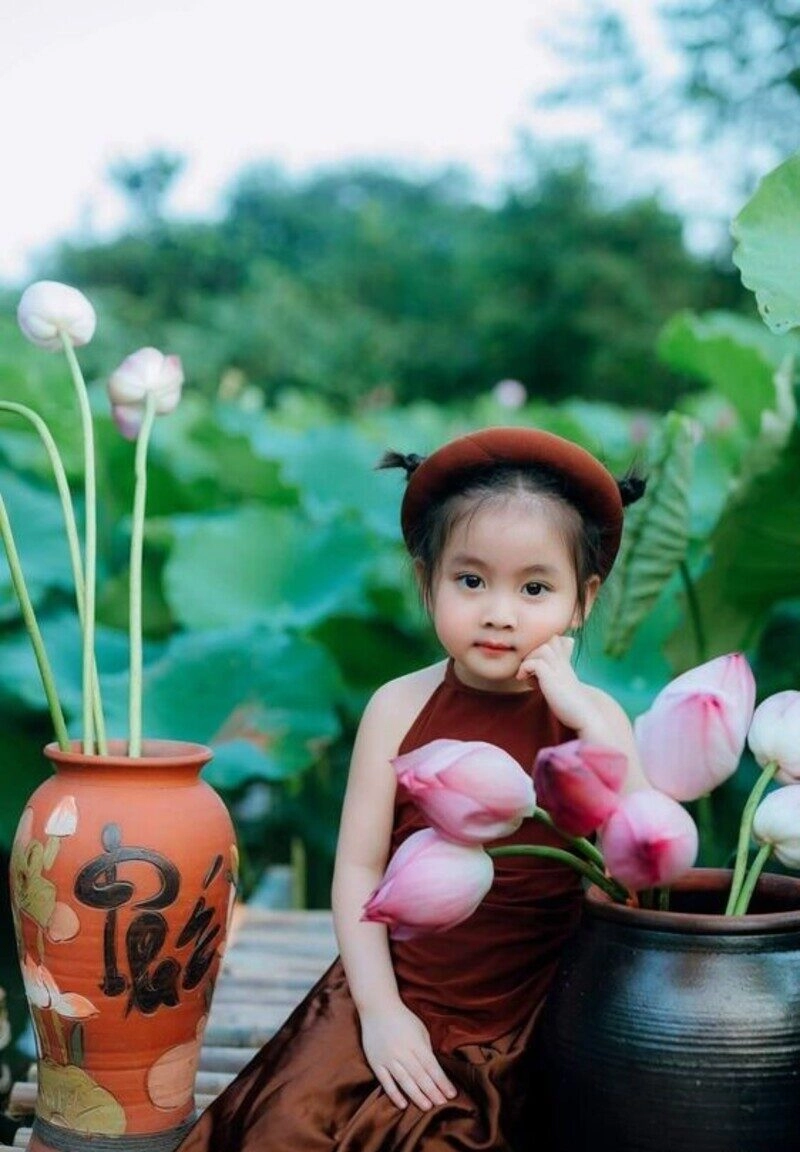 chụp ảnh sen cho bé gái