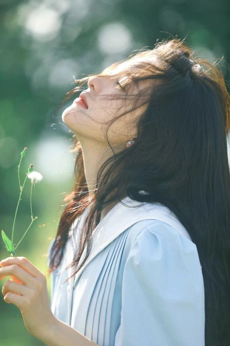 hình ảnh cô gái bị tổn thương