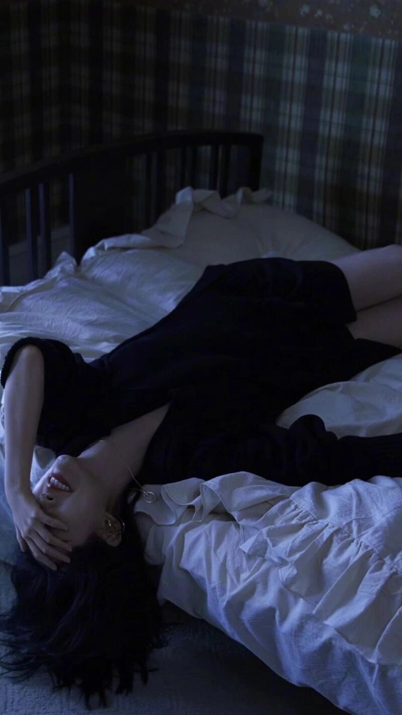 hình ảnh cô gái bị tổn thương