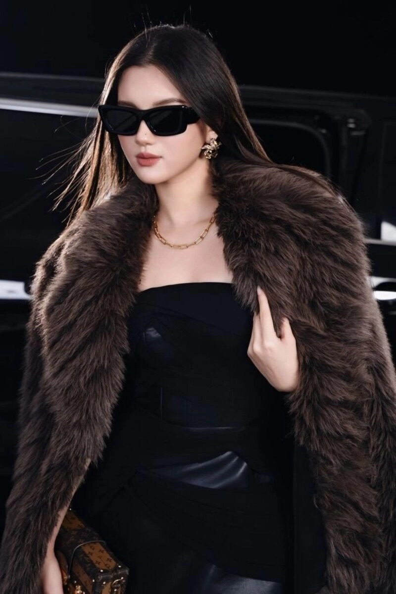 hình ảnh cô gái độc thân vui vẻ