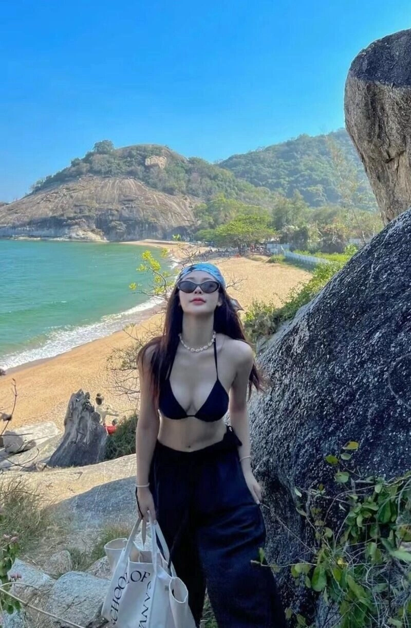 hình ảnh cô gái độc thân vui vẻ