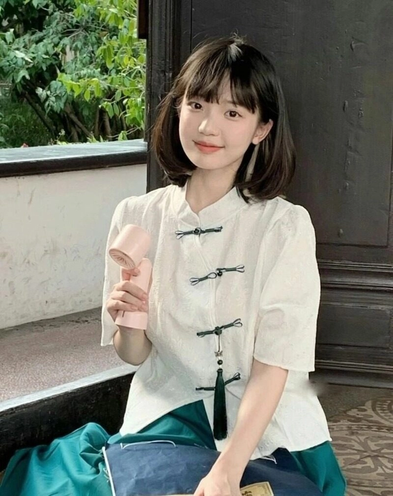 hình ảnh cô gái độc thân vui vẻ