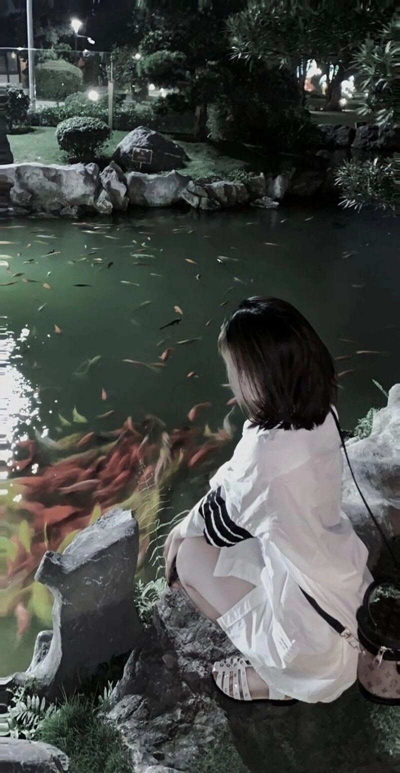 hình ảnh cô gái độc thân vui vẻ