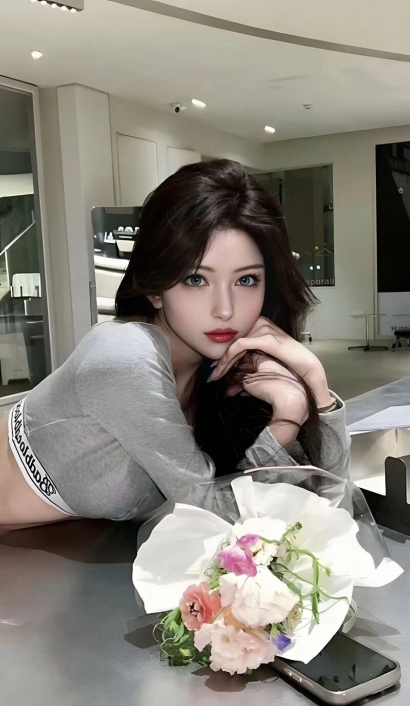 hình ảnh cô gái độc thân vui vẻ