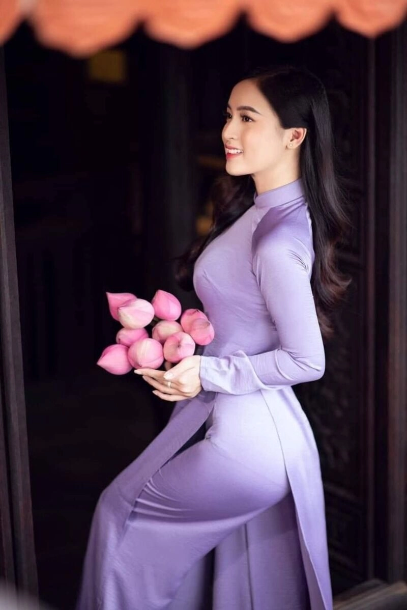 hình ảnh cô gái huế mặc áo dài tím