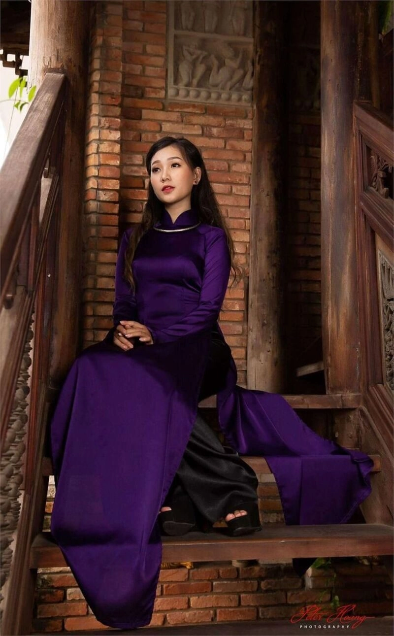 hình ảnh cô gái huế mặc áo dài tím