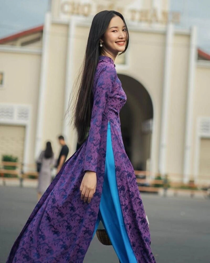 hình ảnh cô gái huế mặc áo dài tím
