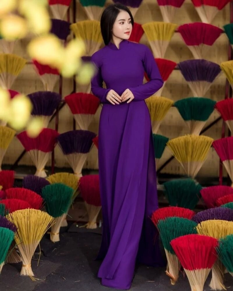 hình ảnh cô gái huế mặc áo dài tím