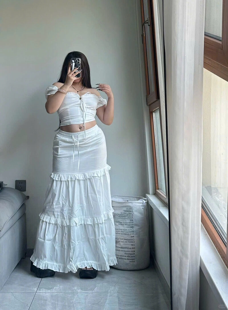 Hình ảnh cô gái mũm mĩm che mặt xinh đẹp