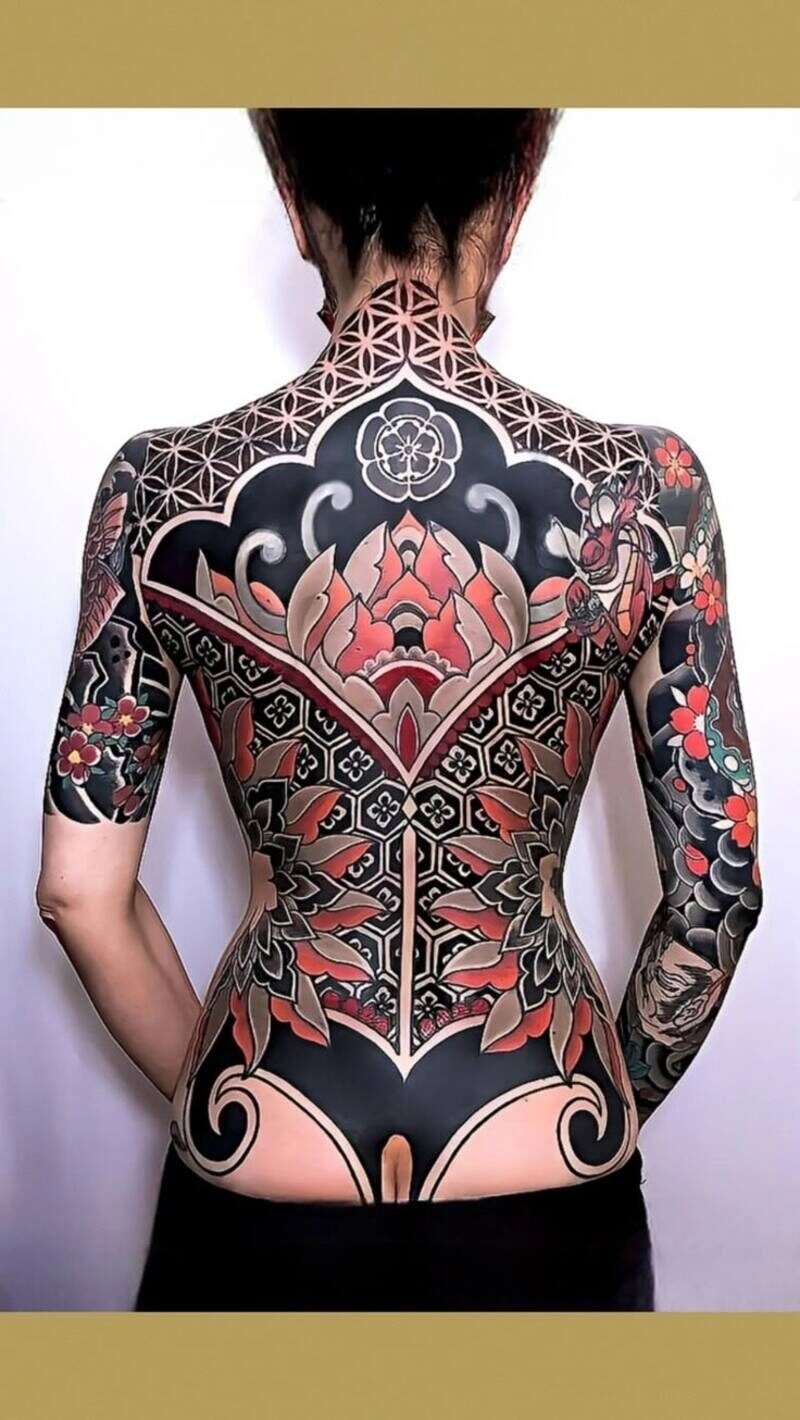 hình xăm full lưng nữ