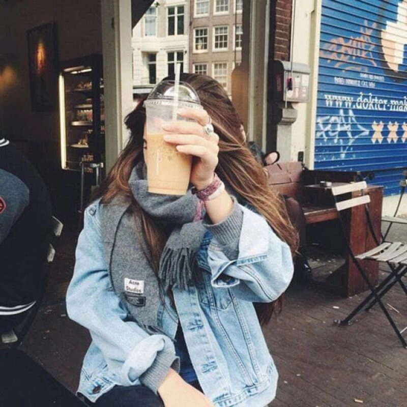 lạnh lùng ảnh con gái uống trà sữa che mặt