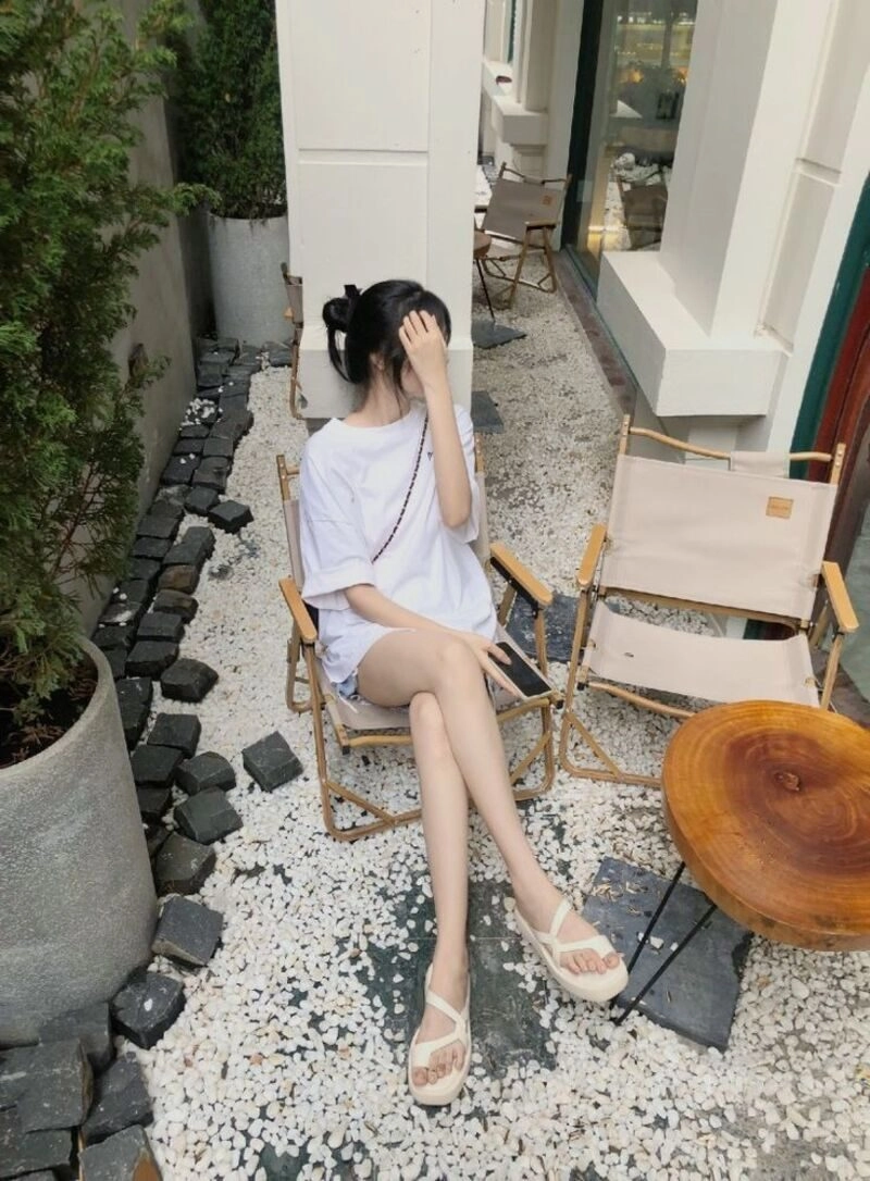 lạnh lùng ảnh con gái uống trà sữa che mặt