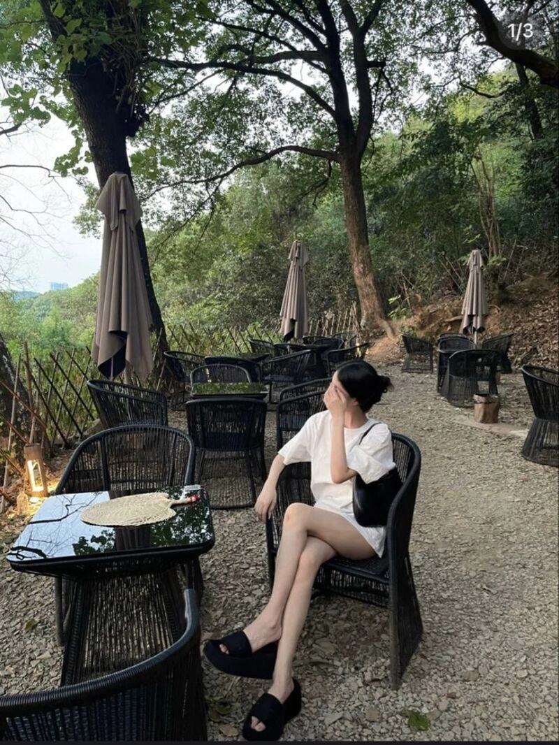 lạnh lùng ảnh con gái uống trà sữa che mặt