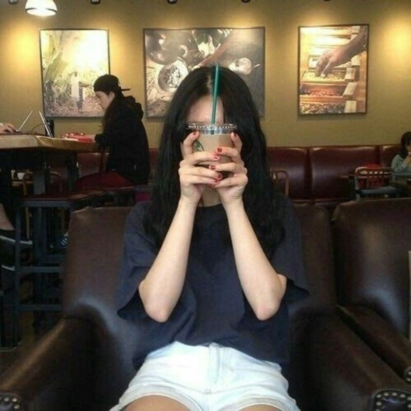 lạnh lùng ảnh con gái uống trà sữa che mặt