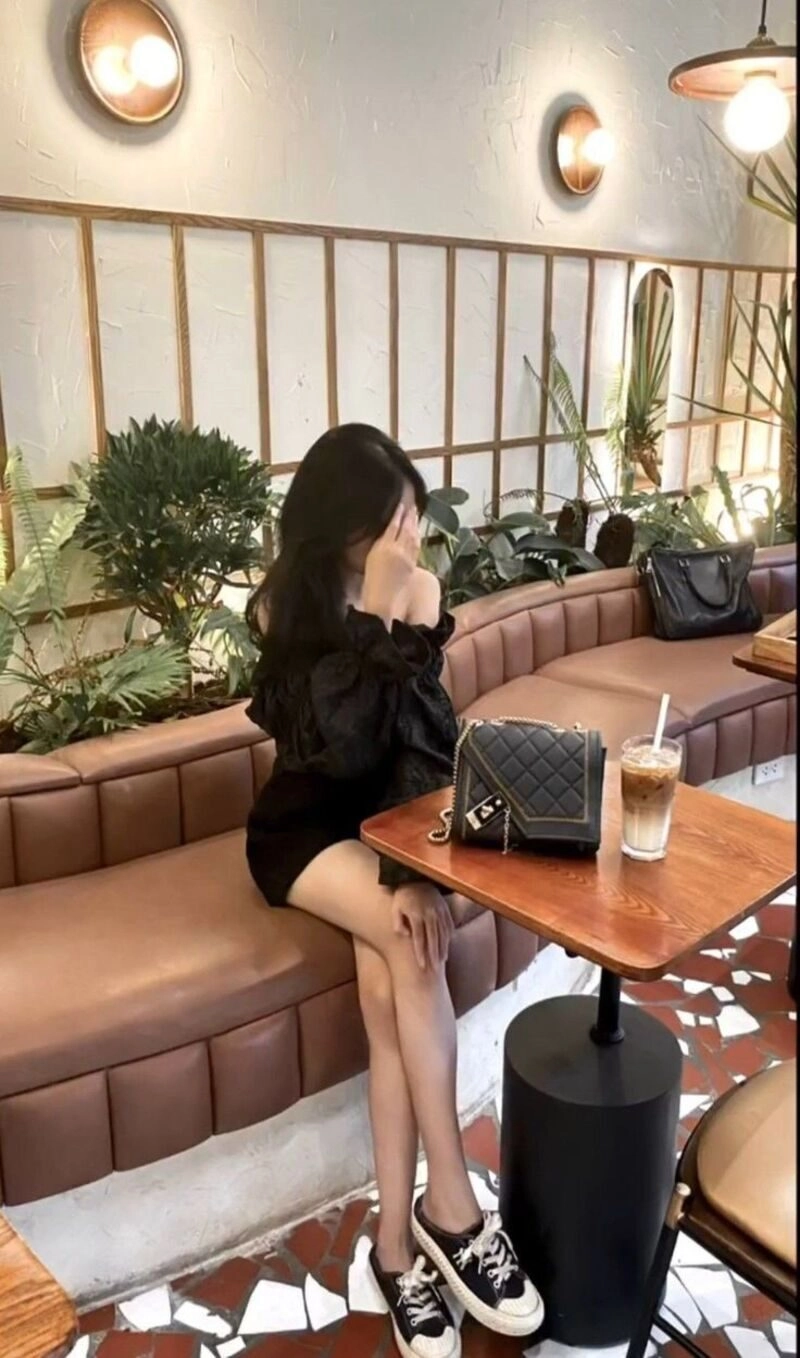 lạnh lùng ảnh con gái uống trà sữa che mặt