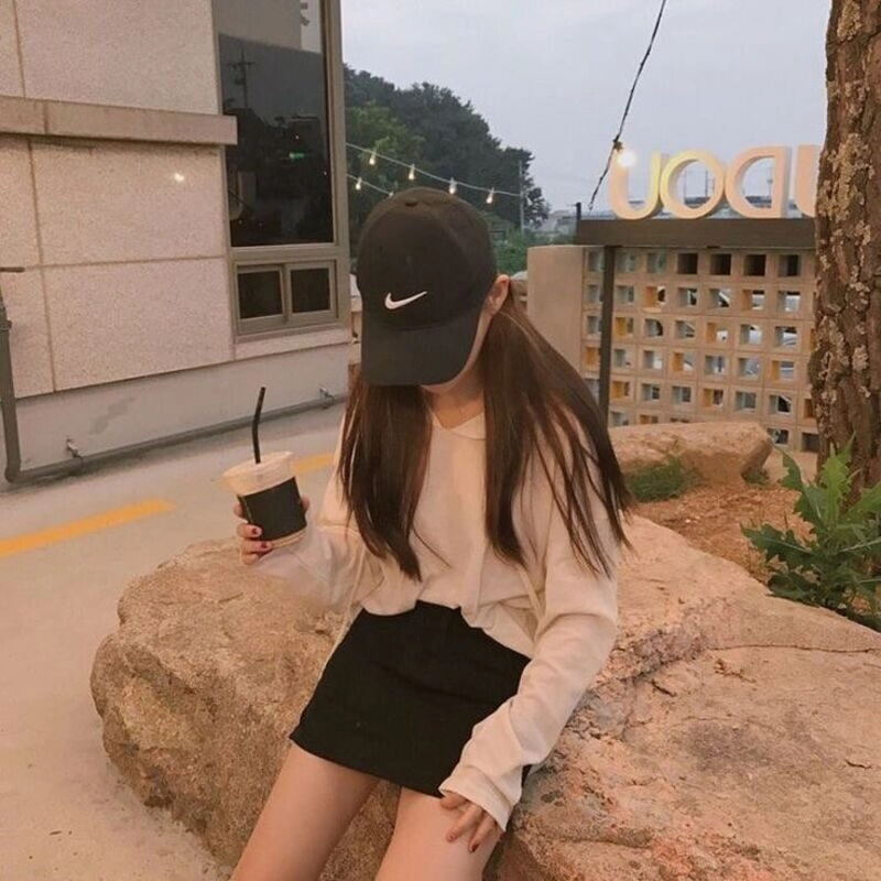 lạnh lùng ảnh con gái uống trà sữa che mặt