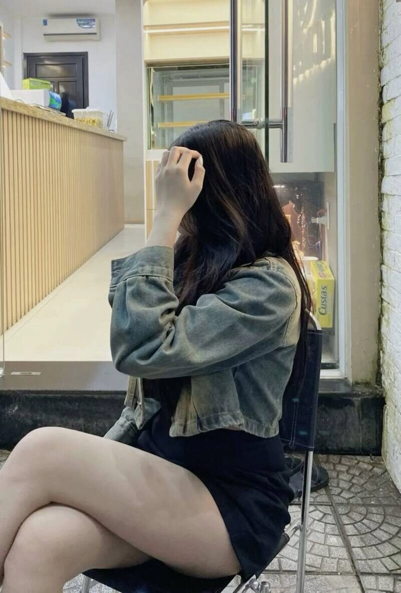 lạnh lùng ảnh con gái uống trà sữa che mặt