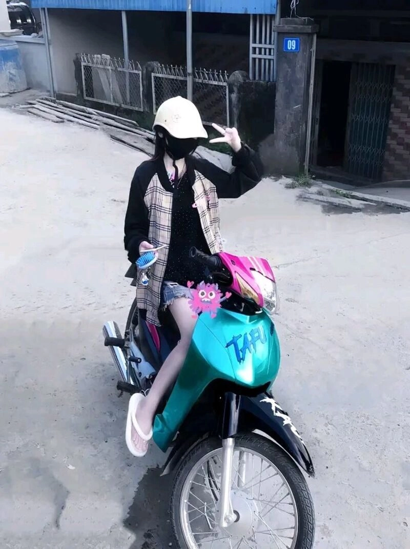 ngồi ảnh con gái đi xe wave độ