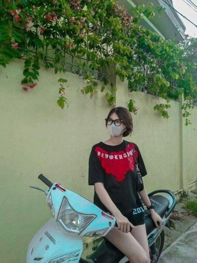 ngồi ảnh con gái đi xe wave độ